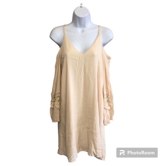 ASTR THE LABEL Cold Shoulder Bell Sleeves Lace Bohemian Shift Dress Size S - Picture 1 of 16